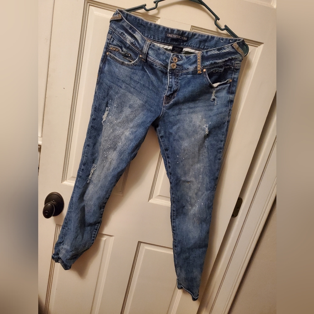 Amethyst Jean's. Size 11. Low rise